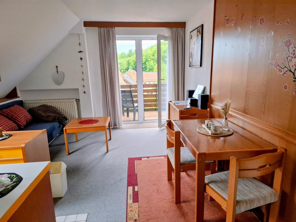 Kitchen or kitchenette, Living room, Seating area, Dining area