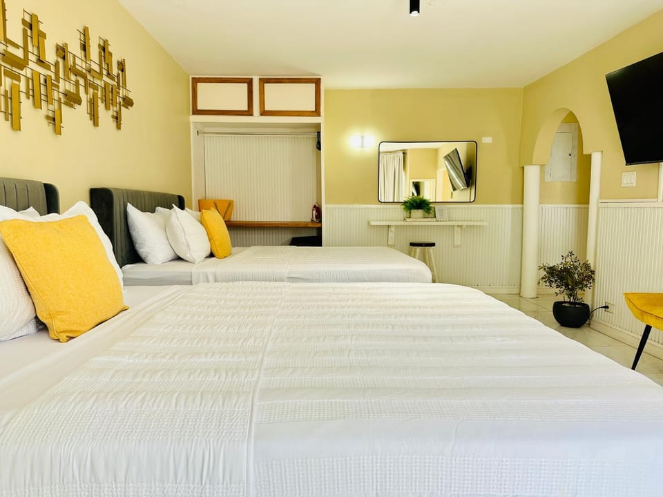 Falcon Shoreline-Gated-Security-Airport Pickup Available Apartment in Montego Bay