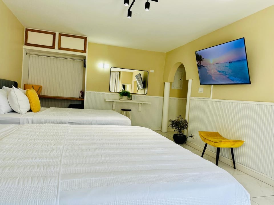 Falcon Shoreline-Gated-Security-Airport Pickup Available Apartment in Montego Bay