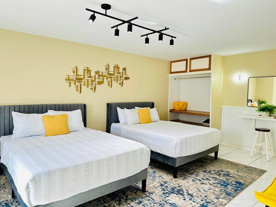Falcon Shoreline-Gated-Security-Airport Pickup Available Apartment in Montego Bay