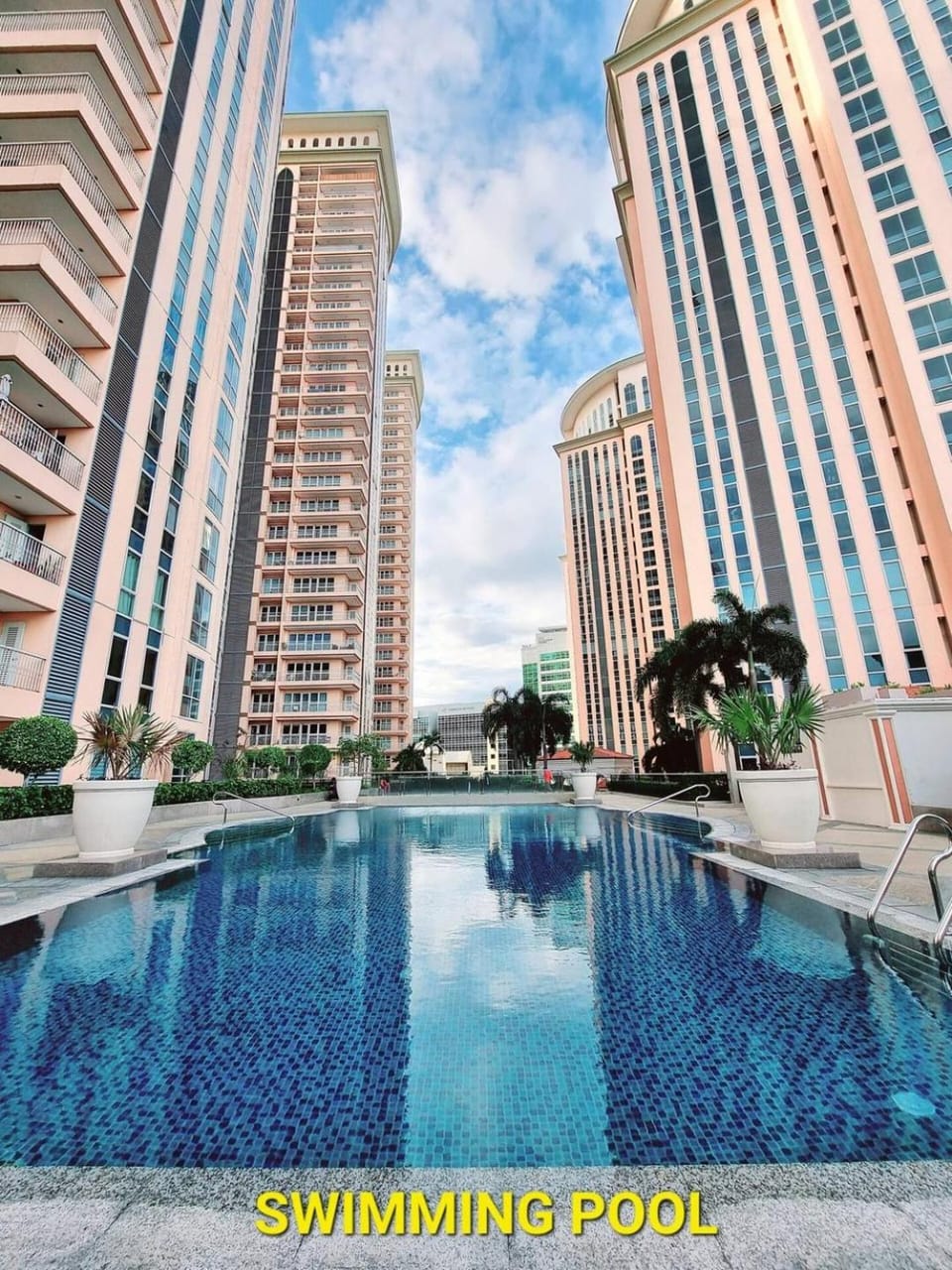 Cozy Condo in Venice BGC with balcony #vlrtc28C House in Makati