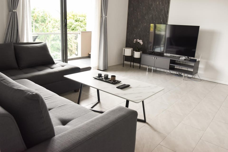 Communal lounge/ TV room, TV and multimedia, Living room, Seating area, Evening entertainment