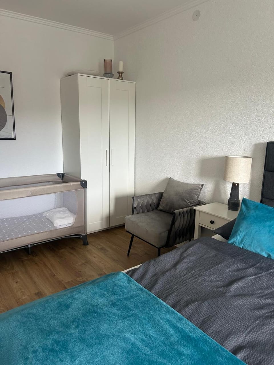 Photo of the whole room, Bedroom