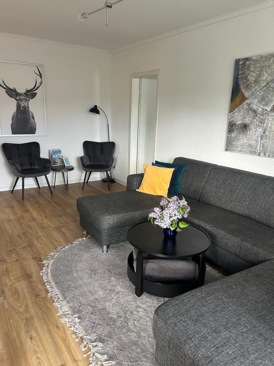Living room, Seating area