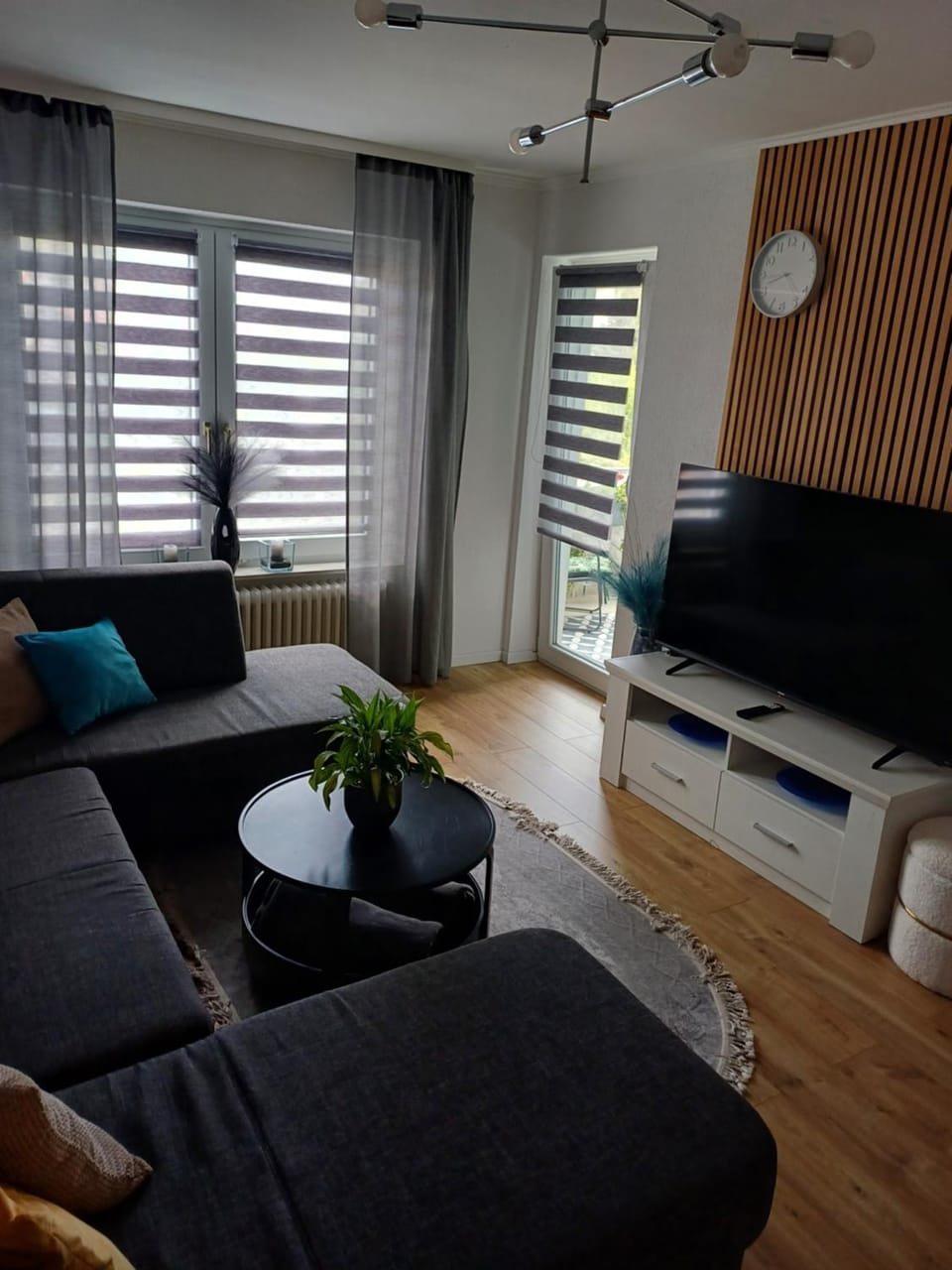 TV and multimedia, Living room, Seating area