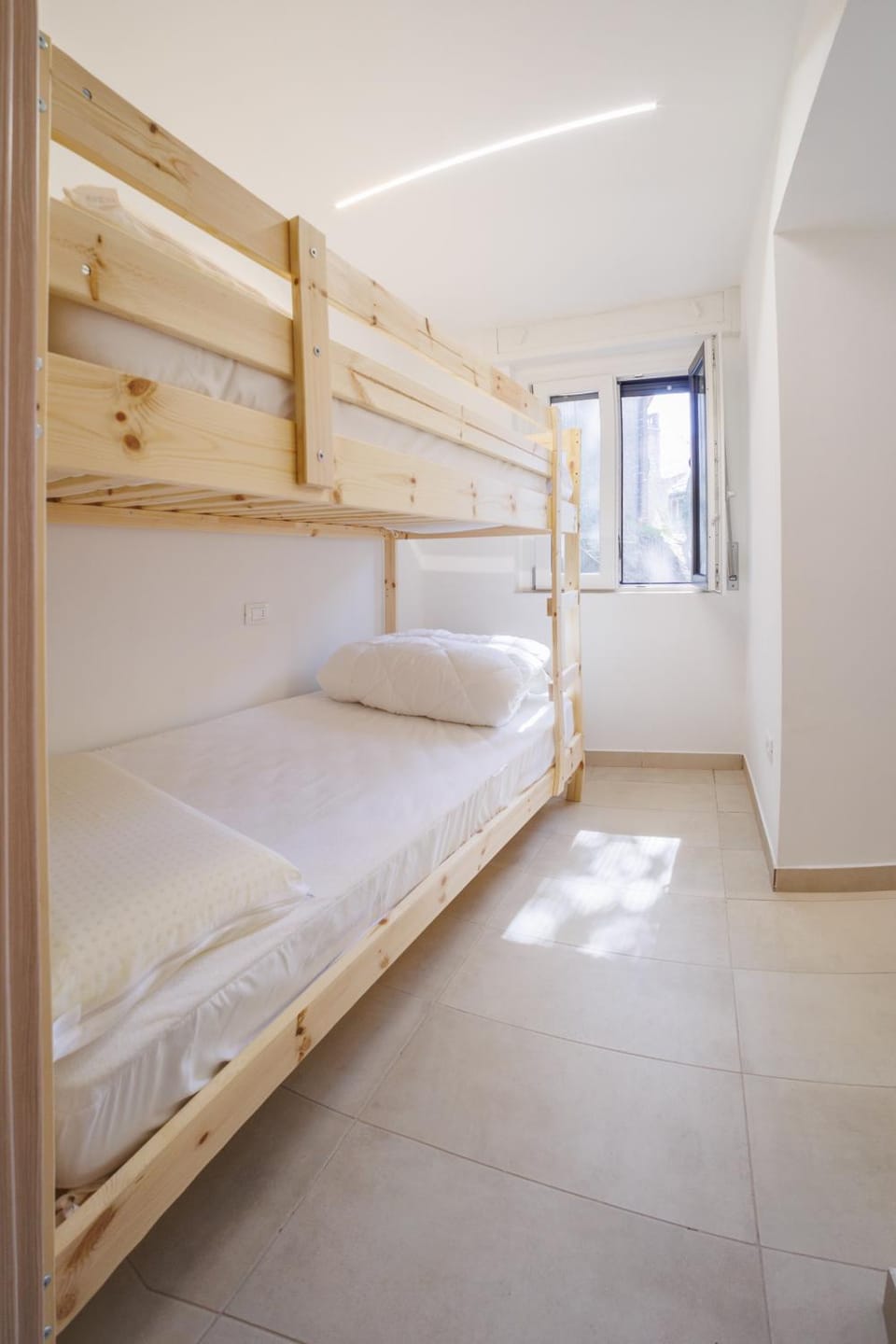Bed, Photo of the whole room, bunk bed