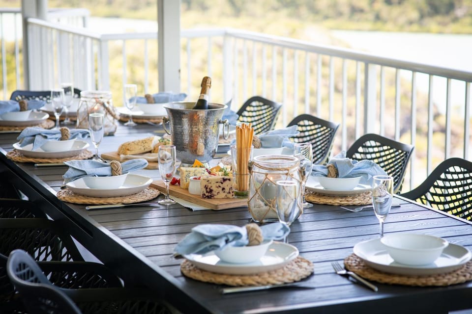 Picturesque on Passage - Shute Harbour House in Whitsundays