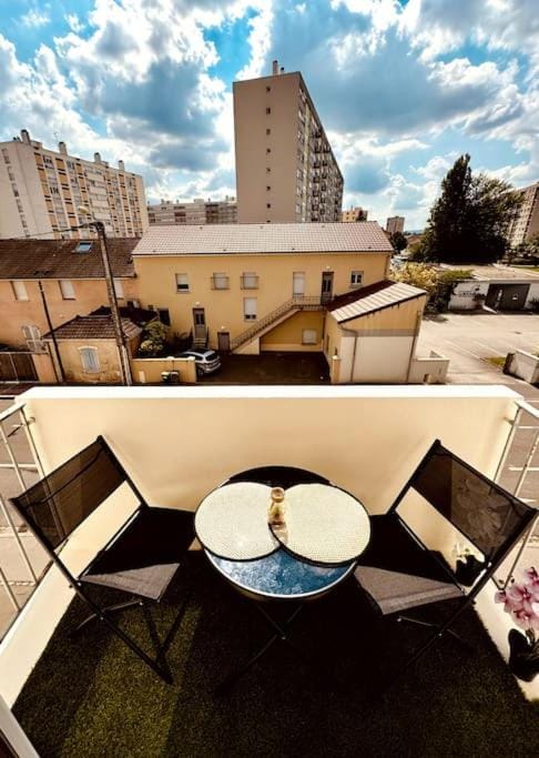 Échappée urbaine Apartment in Bourgogne-Franche-Comté
