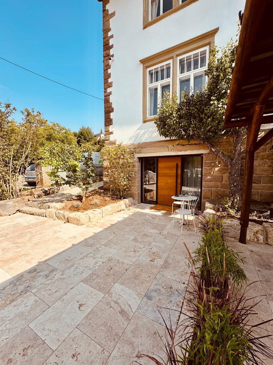 Property building, Patio, Day, Garden, Balcony/Terrace, Garden view