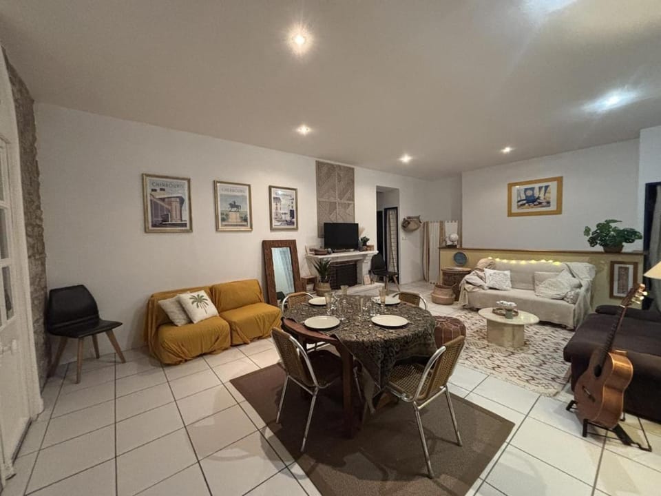 TV and multimedia, Living room, Dining area