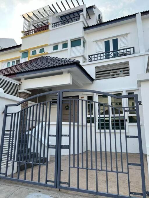 Property building, Day