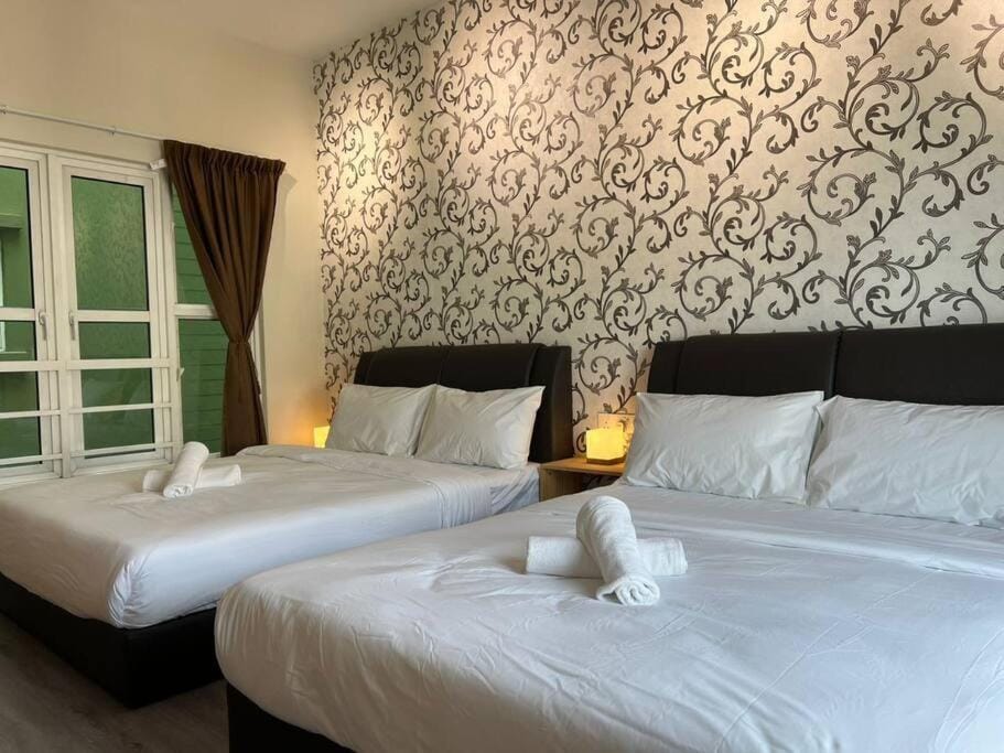 Bed, Bedroom, towels