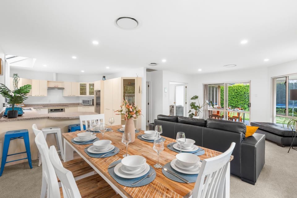 Large warm 4BRM family recharge in Halswell - Netflix, Massage chair House in Christchurch