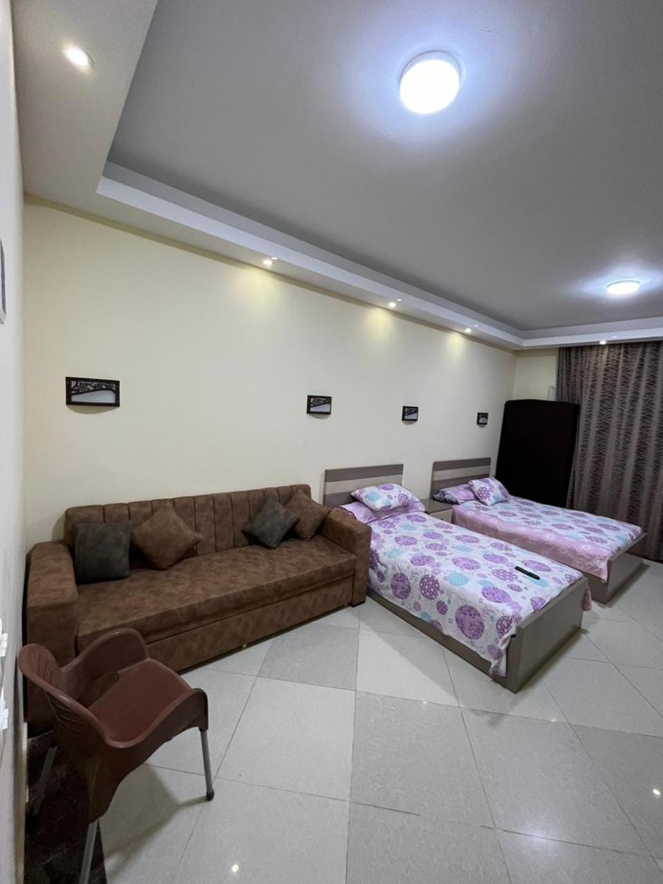 Bed, TV and multimedia, Bedroom