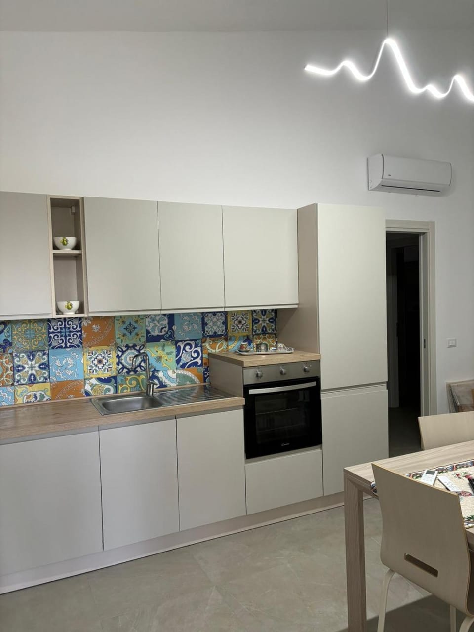 Kitchen or kitchenette, Living room, oven