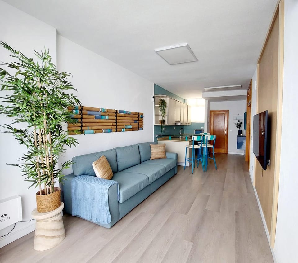 TV and multimedia, Kitchen or kitchenette, Living room, Seating area, Dining area, air conditioner