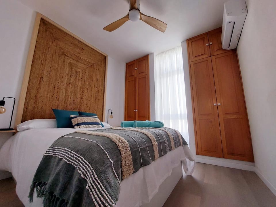 Bed, Photo of the whole room, Decorative detail, Bedroom, Garden view, air conditioner
