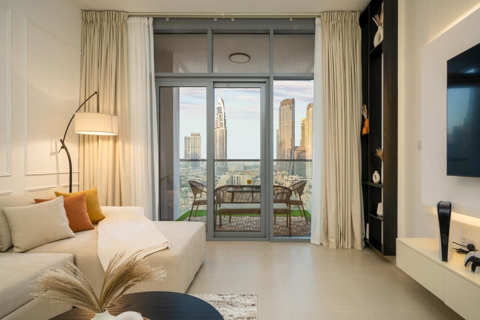 Bed, TV and multimedia, Living room, Seating area
