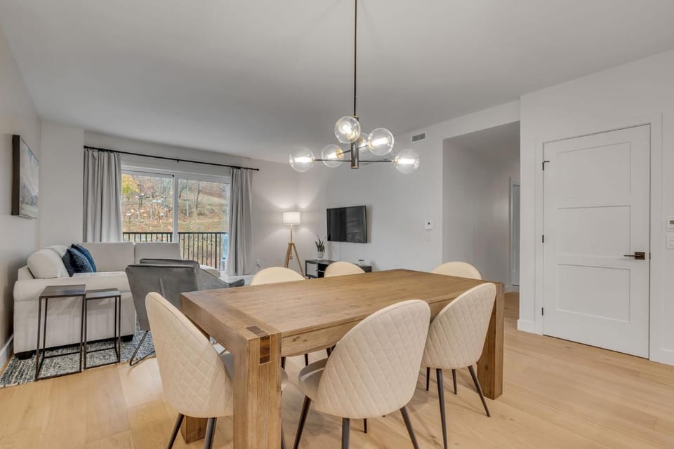 TV and multimedia, Living room, Dining area