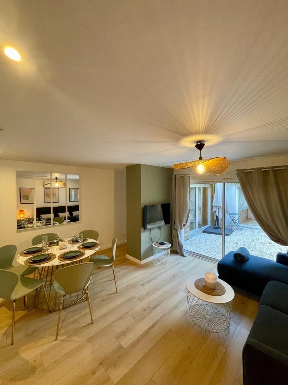 TV and multimedia, Living room, Seating area
