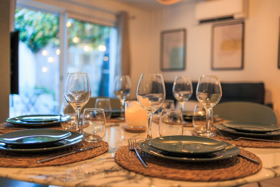 Dining area, Meals
