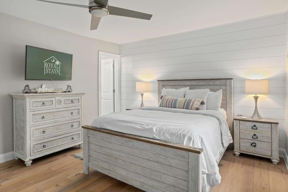 Coastal Casa-Old Village-5 mins to Beach House in Mount Pleasant