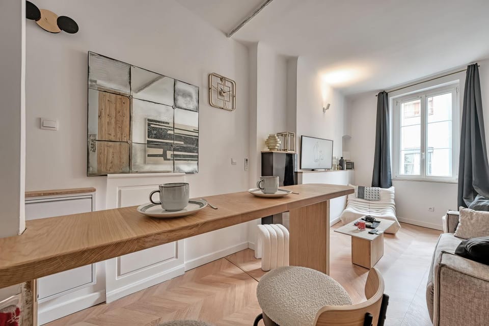 TV and multimedia, Coffee/tea facilities, Kitchen or kitchenette, Living room, Dining area