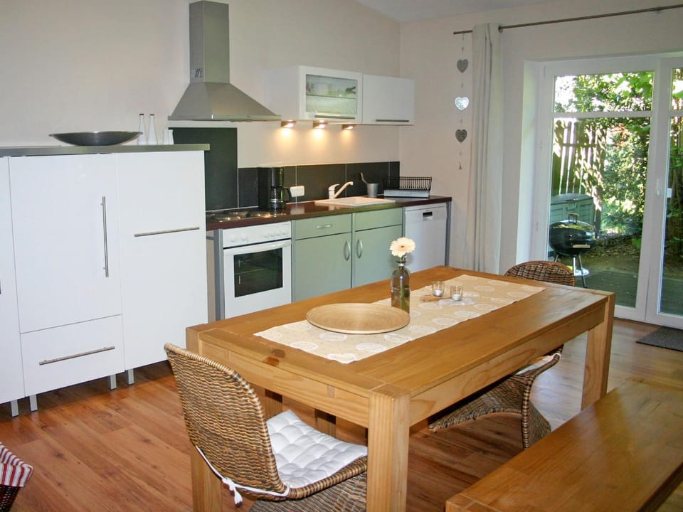 Coffee/tea facilities, Kitchen or kitchenette, Food, Food