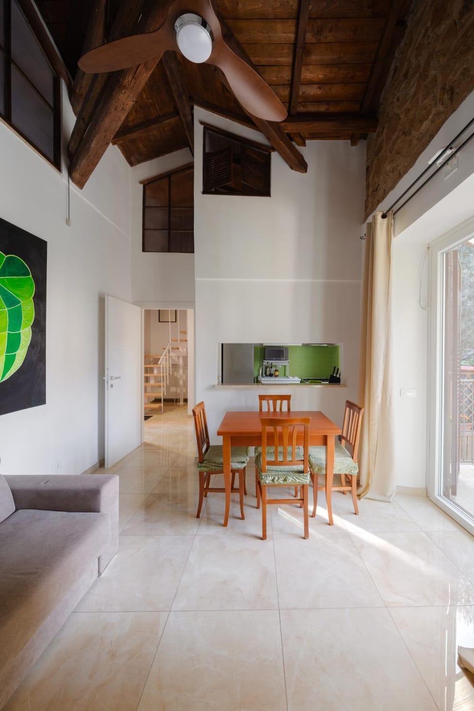 TV and multimedia, Living room, Seating area, Dining area