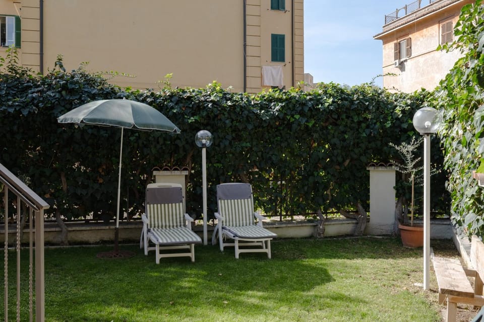 Property building, Patio, Spring, Day, Garden, Garden view, sunbed