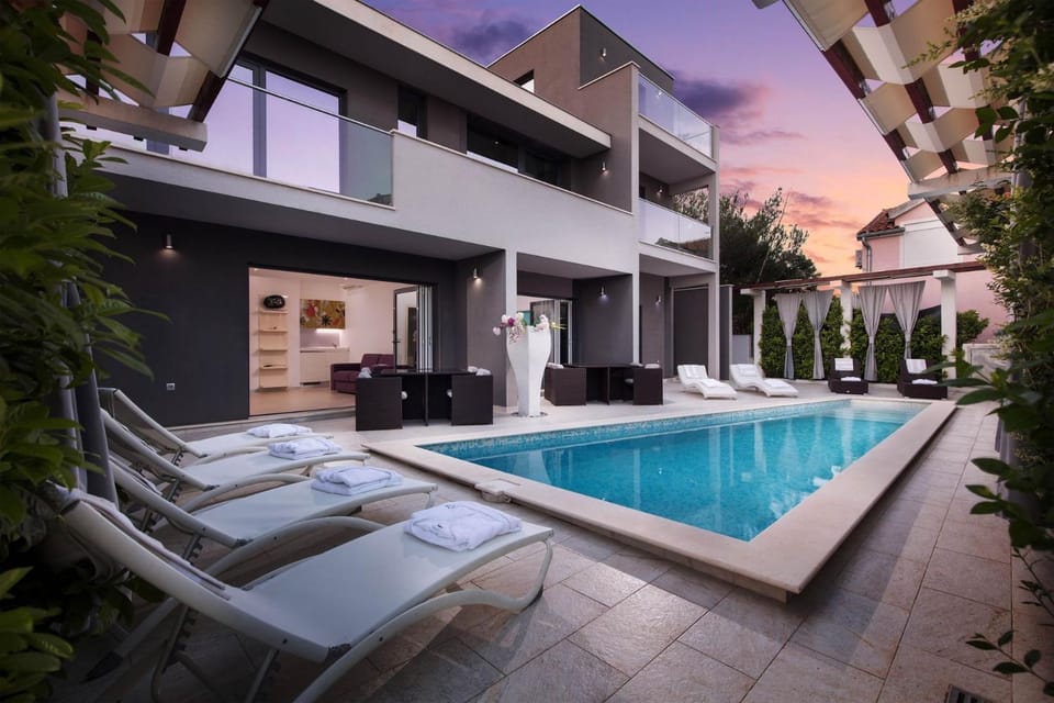 Property building, Swimming pool