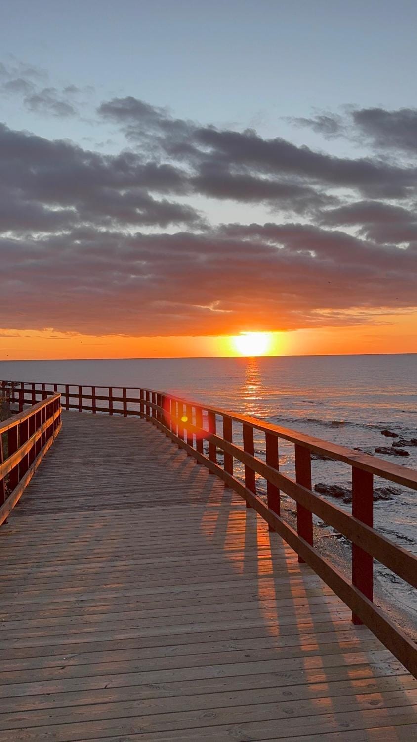 Riviera Retreat with private rooftop and sea views Apartment in Sitio de Calahonda