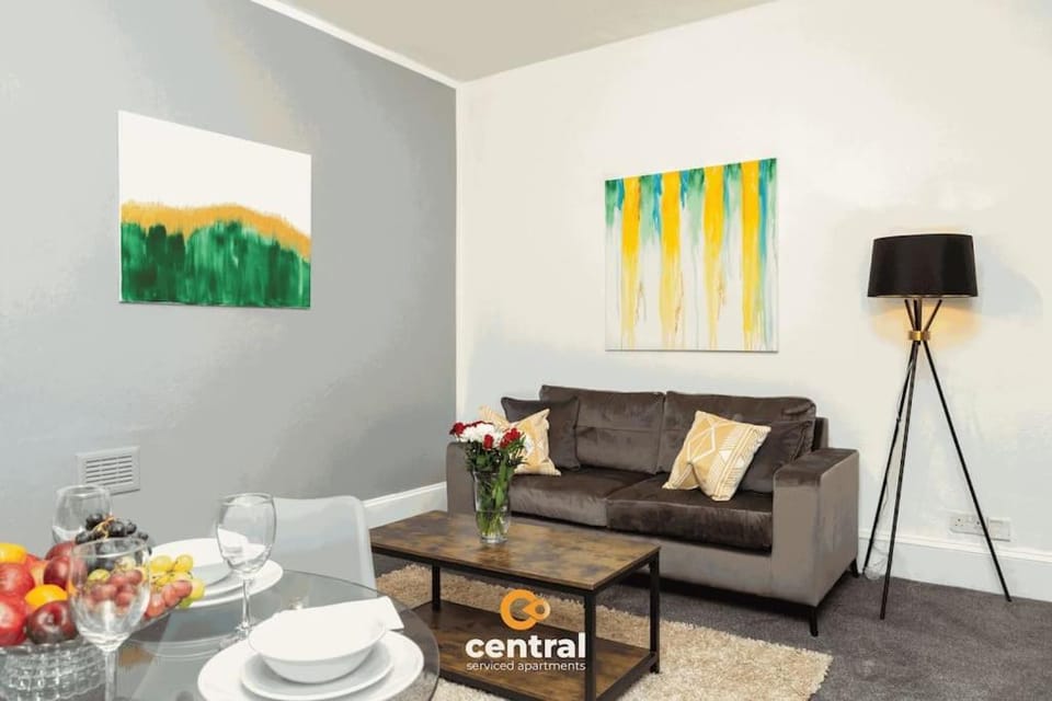 TV and multimedia, Living room, Food and drinks, Seating area, Dining area, Food