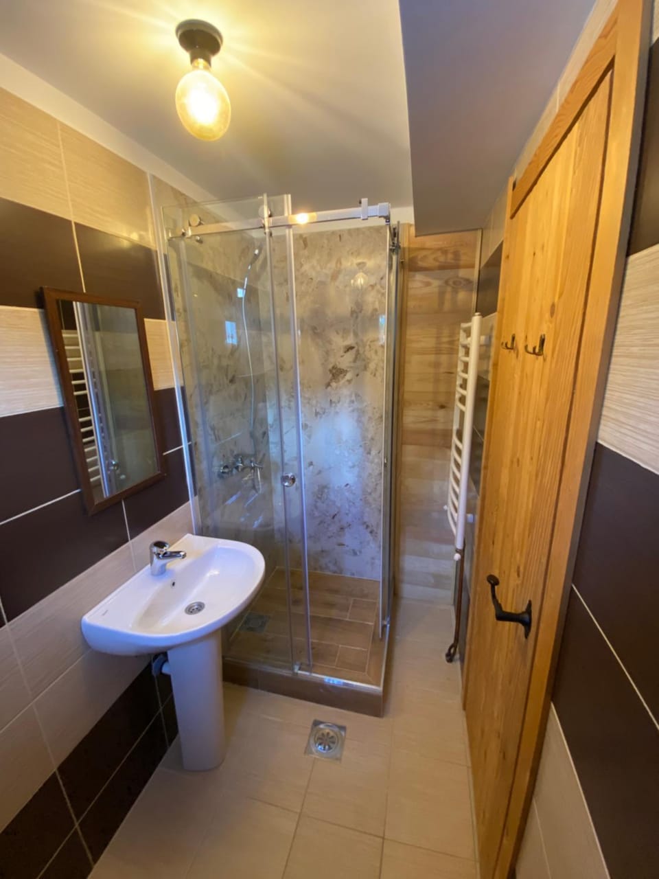 Pubhouse & Rooms Pahulja Bed and Breakfast in Montenegro