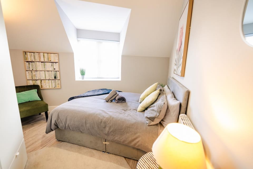 Bed, Library, Photo of the whole room, Bedroom