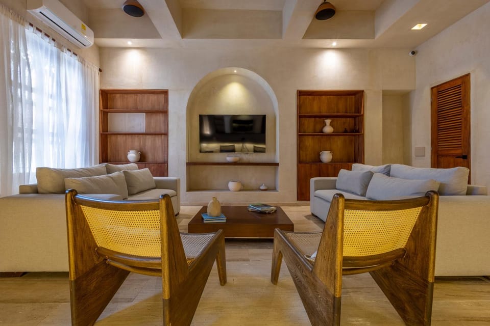 Communal lounge/ TV room, TV and multimedia, Living room, Seating area, Evening entertainment