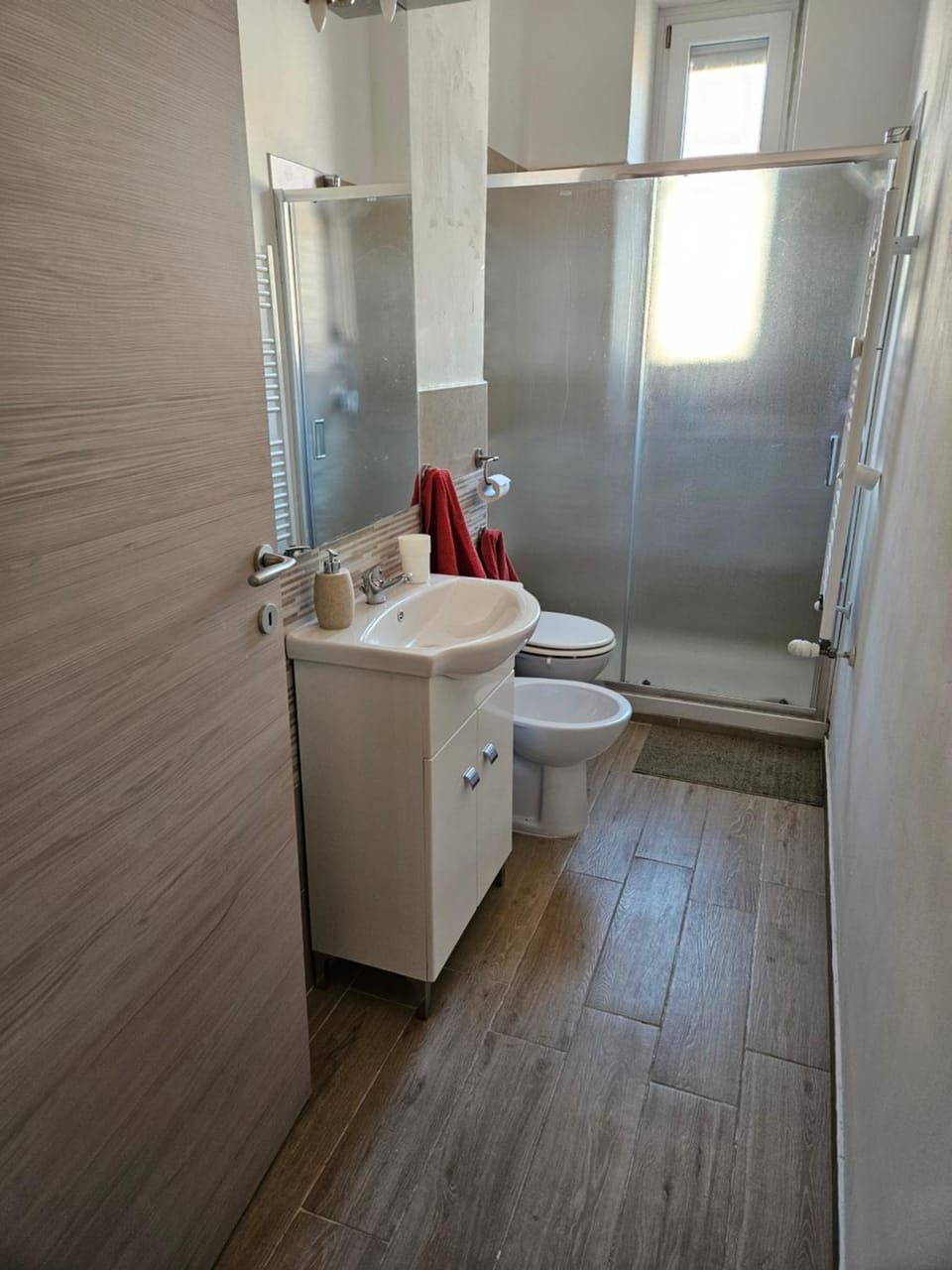 Shower, Toilet, Bathroom, bidet, towels
