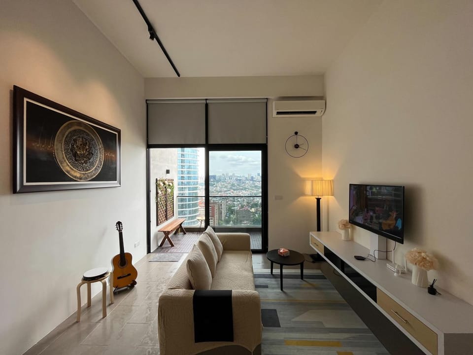 TV and multimedia, Living room, Seating area, Evening entertainment