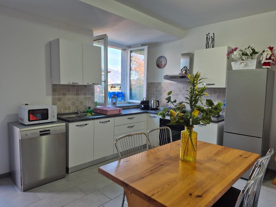 Kitchen or kitchenette, Dining area, dishwasher, oven, stove, toaster