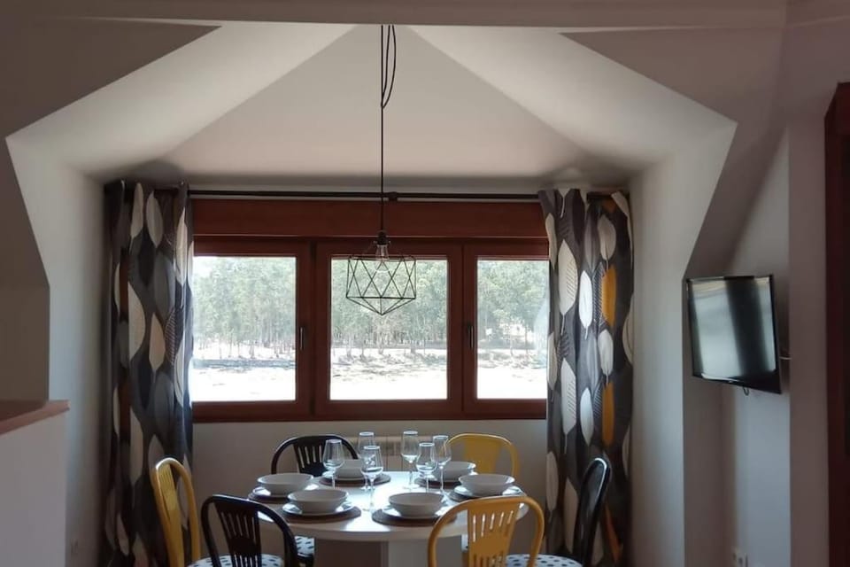 TV and multimedia, Seating area, Dining area