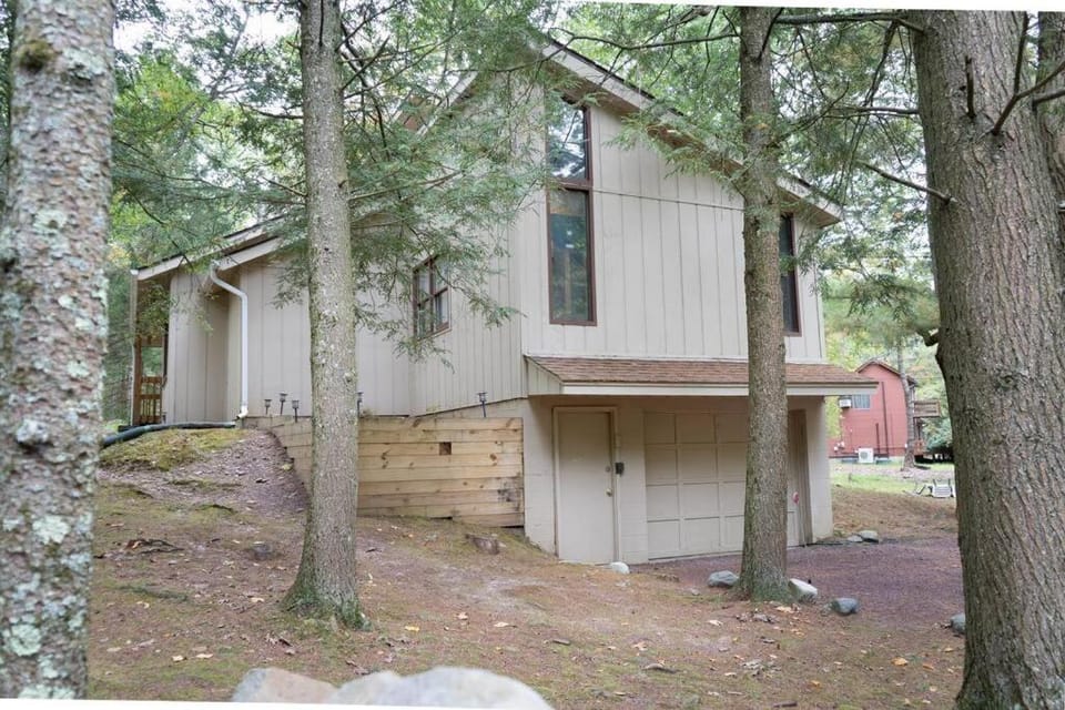 Racc00ns Retreat House in Hickory Run State Park