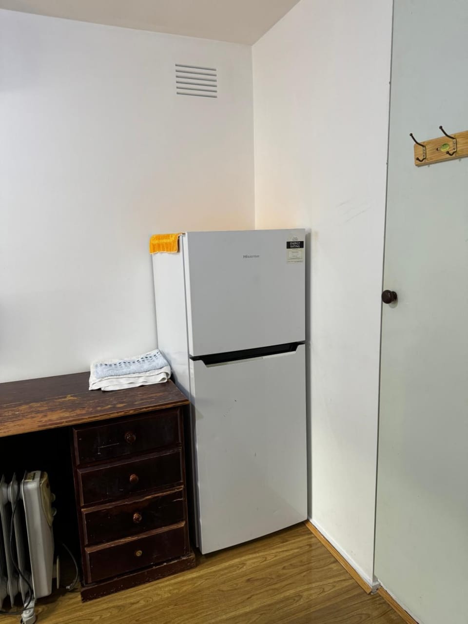 Springvale couple room with shared bathroom Bed and Breakfast in Melbourne