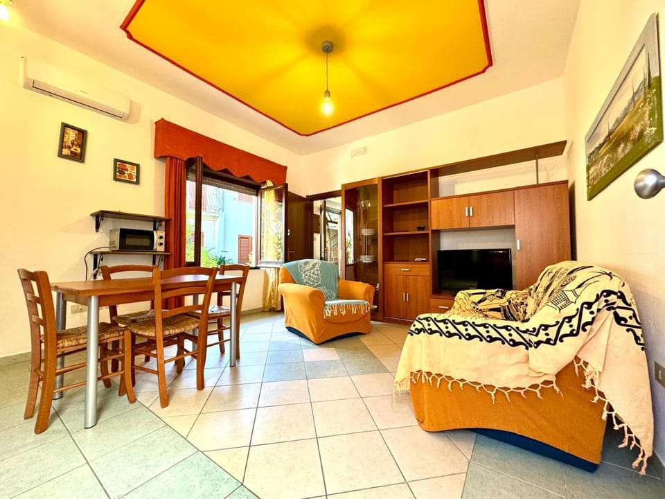 TV and multimedia, Living room, Dining area