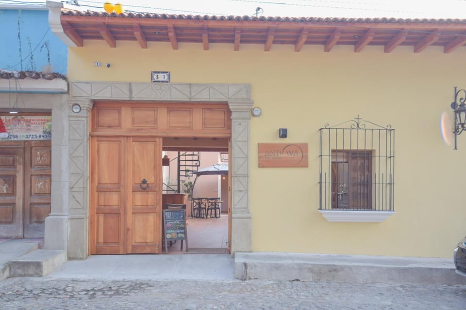 Facade/entrance