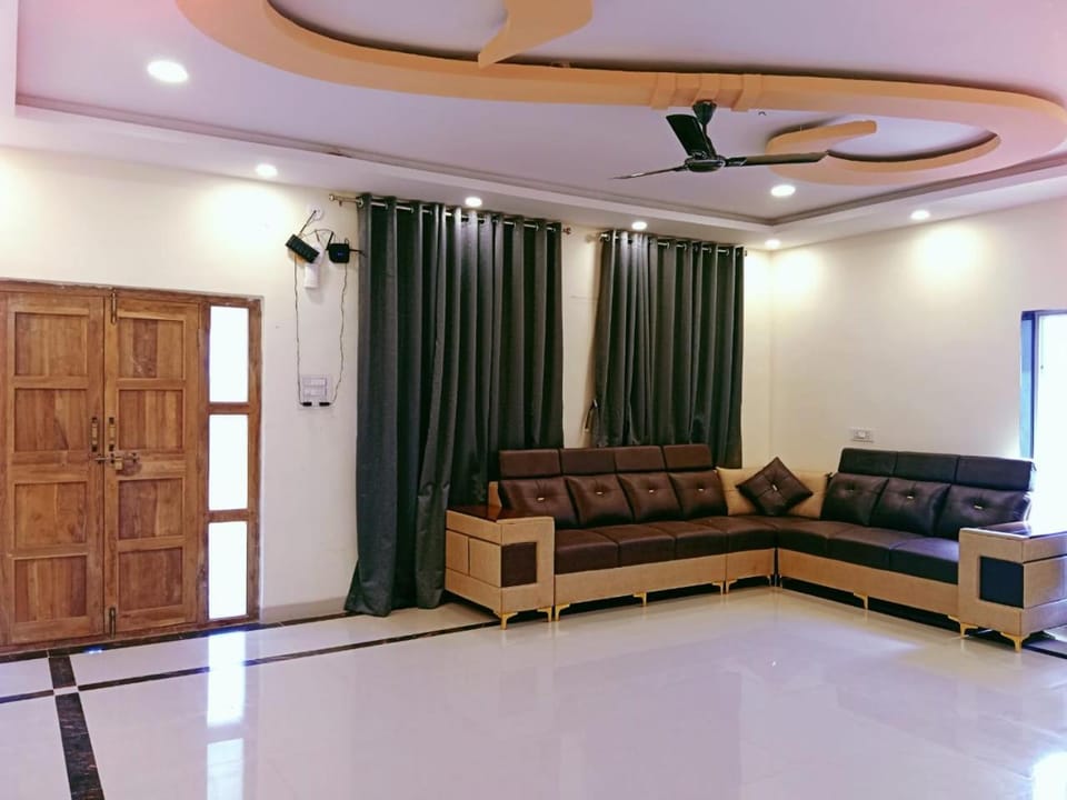 Dattatray Hollydays 3bhk AC VillA Country House in Mahabaleshwar