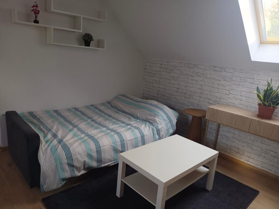 Bed, Living room