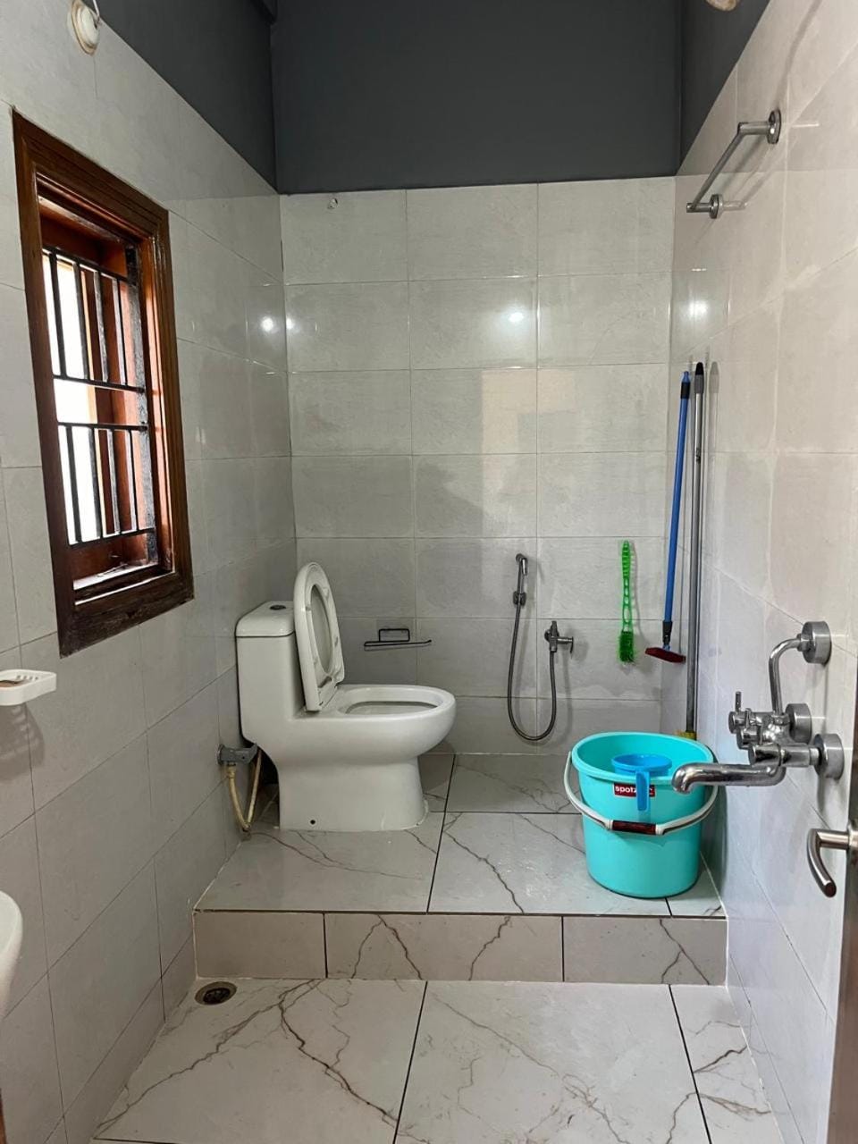 Riverside Palm Luxe 1BHK near Kamakhya & IHR Apartment in Bangladesh