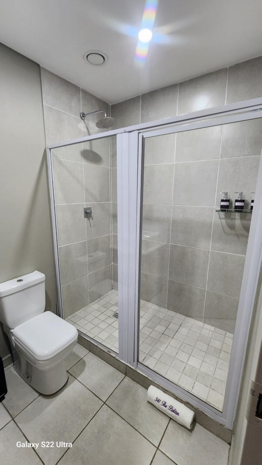 Shower, Toilet