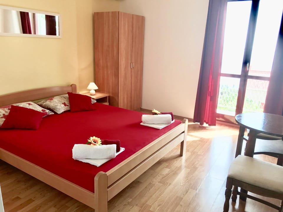 Guest House Račić Apartment in Plat