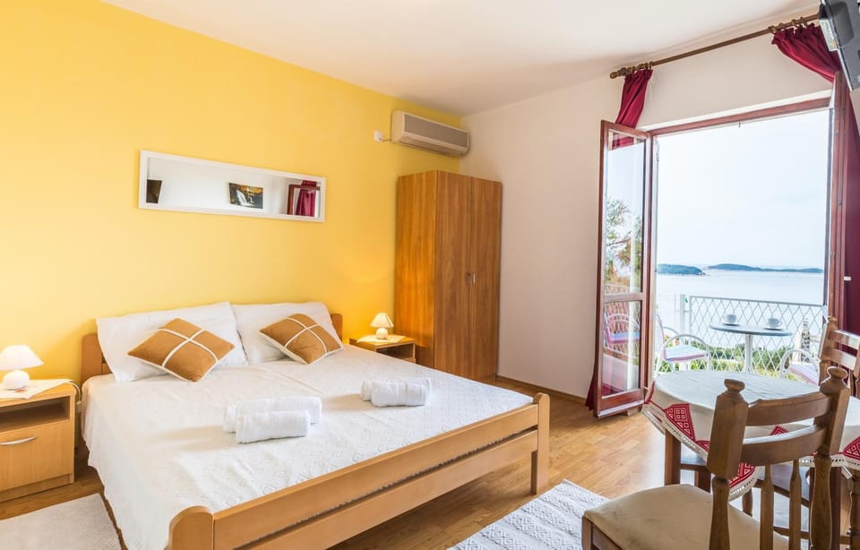 Bed, Sea view